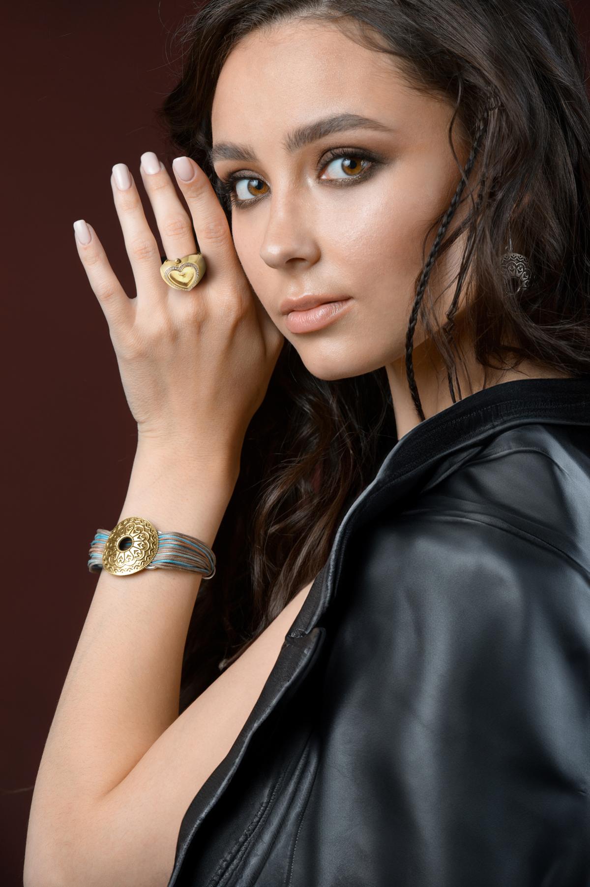Jessica Simpson Women's Metal Adjustable Ring Watch | Crystal Heart Shaped Bezel | Quartz Analog Mini Dial | Stretch Band | 20.5 MM