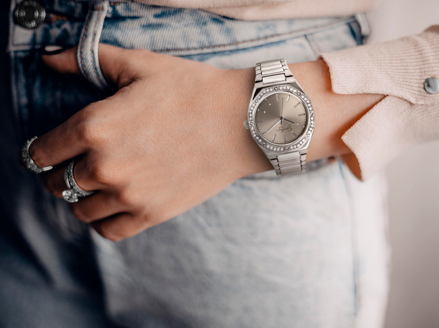 Jessica Simpson Women’s Round Silver Watch 32mm Beige Sunray Dial Crystal Bezel