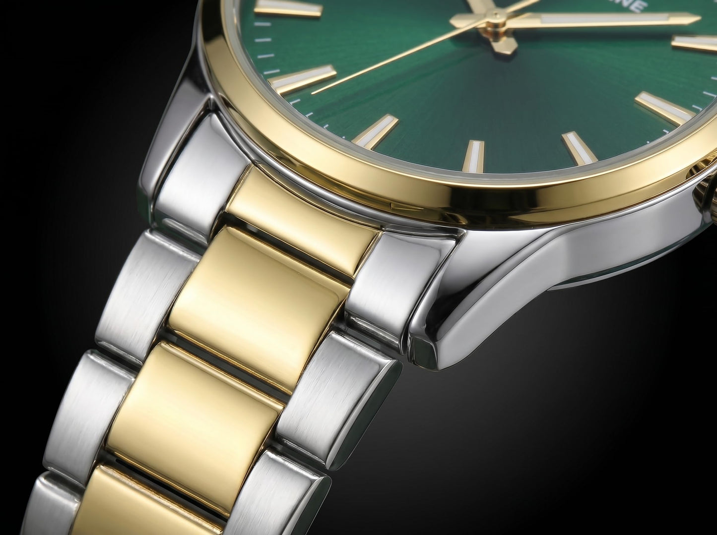 Geoffrey Beene Men’s Watch Set Round Two Tone 42mm Green Sunray Dial Strap & Bracelet