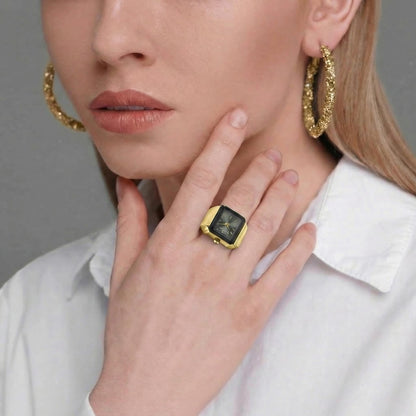 Jessica Simpson Women's Gold Ring Watch – Rectangular Black Sunray Dial, Crystal Accents, Stretch Expansion Band, Quartz Analog Fashion Accessory