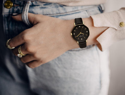 Jessica Simpson Women's Metal Band Watch | Round Crystal Dial | 32MM