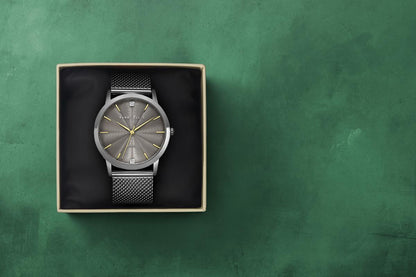 Perry Ellis Slim Diamond Mesh Men’s Watch | Round Dial | 41 MM